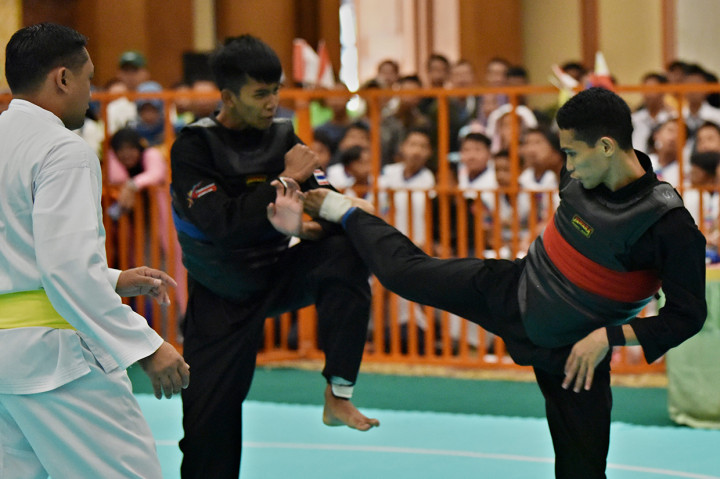 M. Zaki Zikrillah berhasil meraih medali emas setelah mengalahkan pesilat Thailand Jirat Janpet dengan skor 5-0.