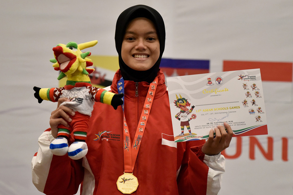 Kurnia mengatakan medali emas ini dipersembahkannya sebagai kado ulang tahun untuk ibu tercinta.