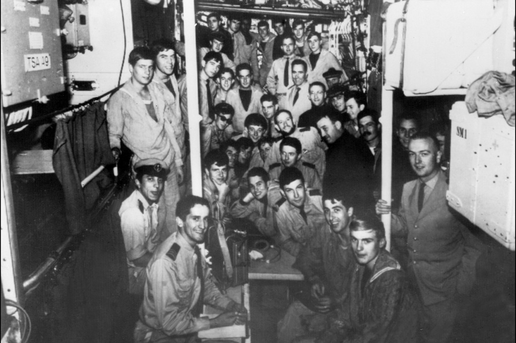 Dokumentasi foto dari tahun 1965 memperlihatkan awak kapal selam yang hilang itu. Afp Photo/STF