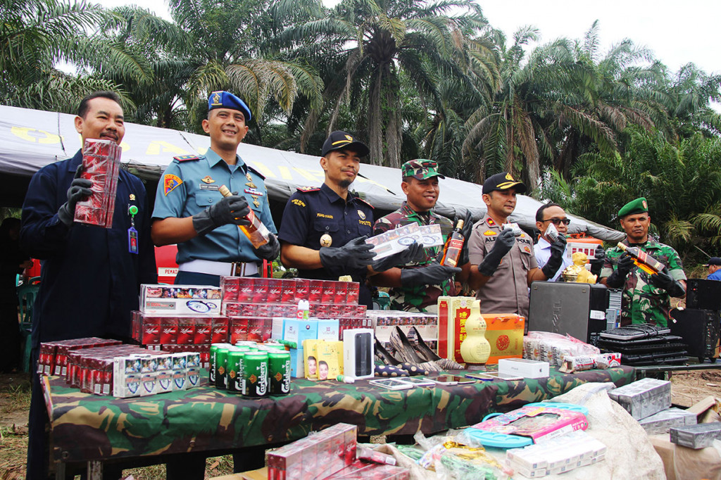 Barang-barang yang dimusnahkan tersebut diperkirakan bernilai sekitar Rp2,5 miliar. 