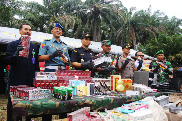 Barang-barang yang dimusnahkan tersebut diperkirakan bernilai sekitar Rp2,5 miliar. 