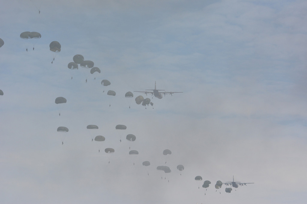 Demo penembakan udara itu diikuti oleh sejumlah alutsista milik TNI AU, antara lain 42 pesawat tempur, 12 pesawat angkut, 5 helikopter, dan 2 pesawat intai. Lebih dari 2.000 prajurit TNI AU terlibat dalam demo penembakan udara ini.
