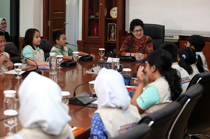 Menteri Kesehatan Nila F Moeloek menerima kunjungan dan menjawab pertanyaan Reporter Cilik (Repcil) Media Indonesia di Kantor Kementerian Kesehatan, Jakarta, Rabu, 24 Juli 2019.