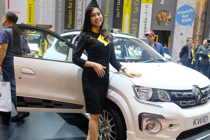 Mereka juga harus melalui serangkaian proses seleksi yang harus dilalui. Penampilan fisik yang cantik saja belum cukup, namun juga dibutuhkan 'personal branding' yang kuat serta wawasan yang luas khususnya bidang otomotif.