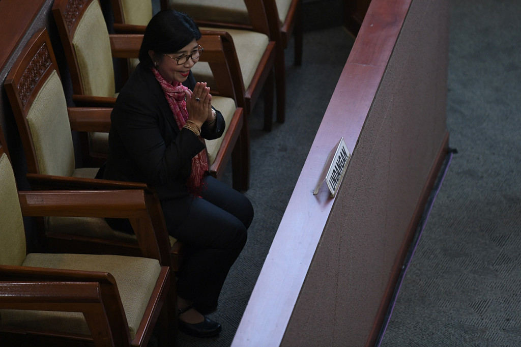 Deputi Gubernur Senior Bank Indonesia terpilih, Destry Damayanti diperkenalkan saat Rapat Paripuna ke-23 Masa Persidangan V Tahun 2018-2019 di Kompleks Parlemen Senayan, Jakarta. 