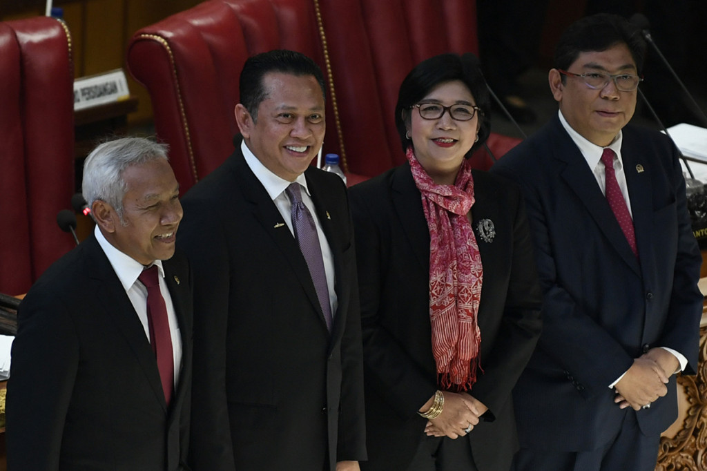 Sebelumnya, Destry diajukan oleh Presiden Joko Widodo (Jokowi) sebagai calon tunggal untuk menempati posisi Deputi Gubernur Senior (DGS) BI periode 2019-2024. 