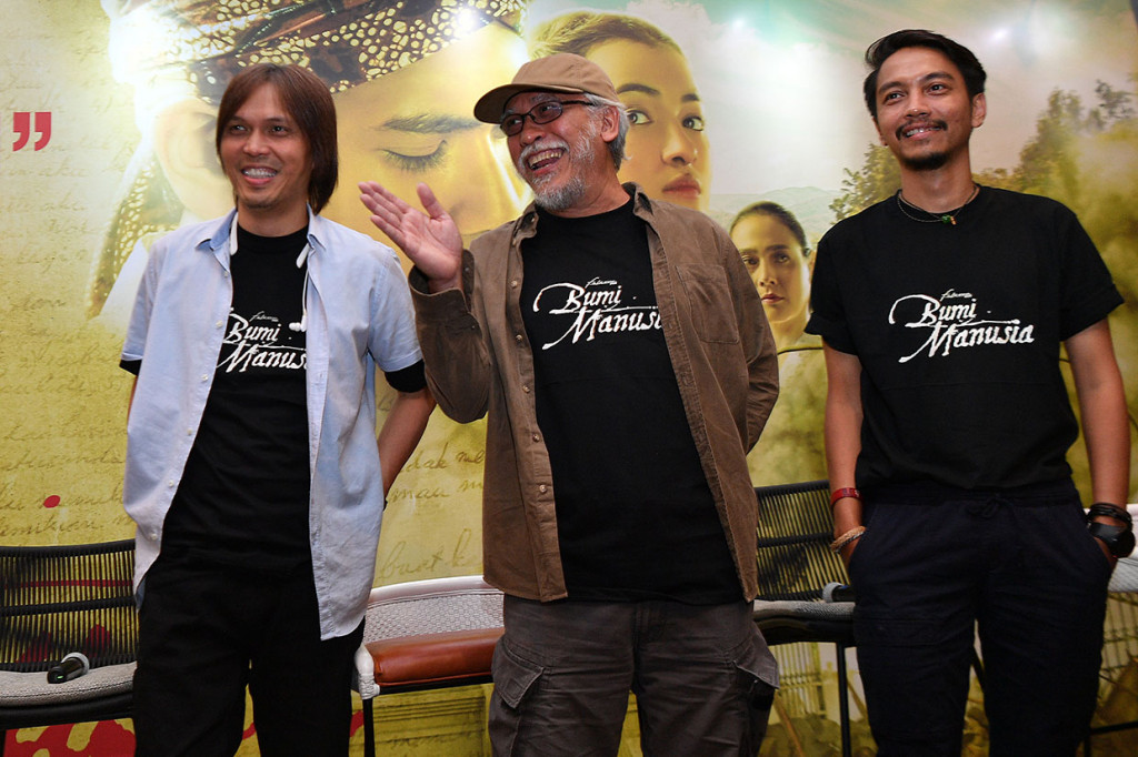 Film Bumi dan Manusia yang diadaptasi langsung dari buku bertajuk senada karya Pramoedya Ananta Toer dijadwalkan tayang pada 15 Agustus 2019. 