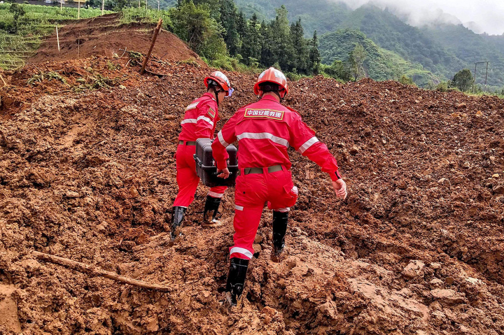 Sementara itu 11 orang ditemukan selamat sejak tanah longsor mengubur 23 rumah pada Selasa, 23 Juli 2019 malam. Hingga kini 25 orang masih dalam pencarian.
