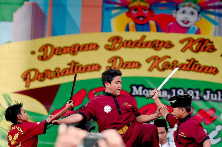 Seiring waktu banyak warga yang tergusur, maka atas inisiatif mantan Gubernur Fauzi Bowo diadakanlah acara Lebaran Betawi yang hingga saat ini sudah berlangsung ke-12 kalinya. Tahun ini Lebaran Betawi mengusung tema 
