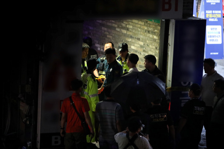 Di antara yang terluka adalah empat orang asing, termasuk seorang penyelam AS dan seorang pemain polo air AS.