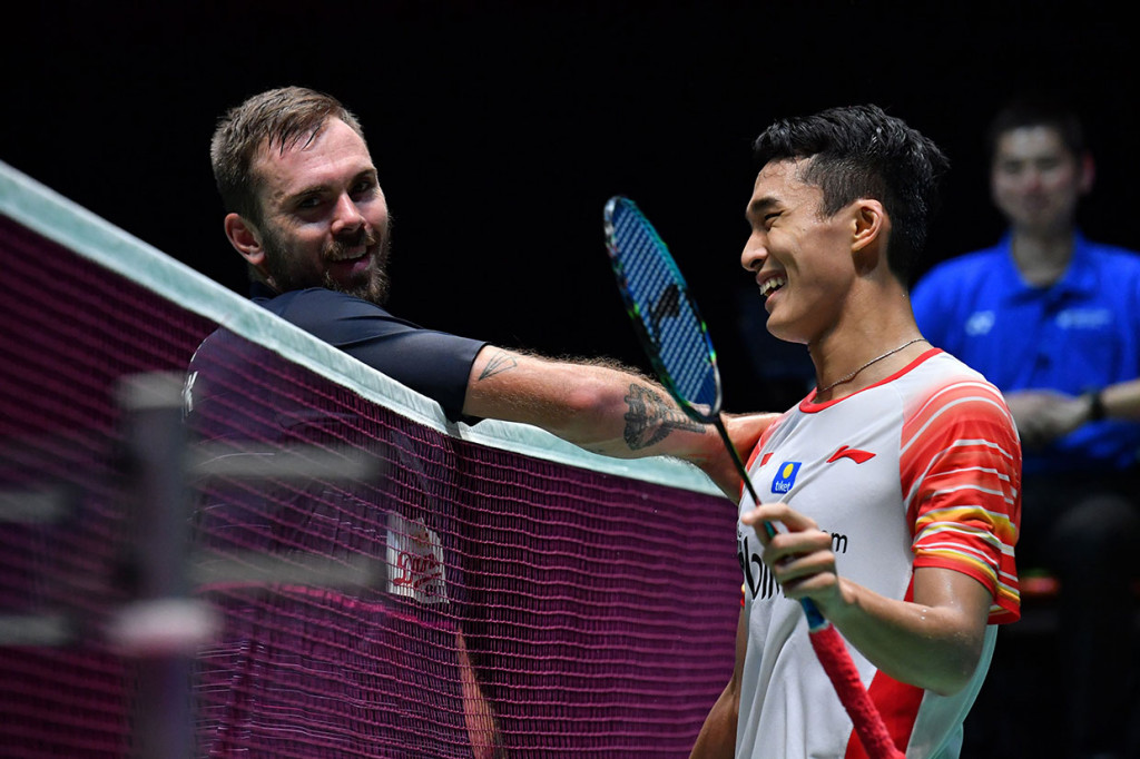 Jojo, sapaan Jonatan Christie melangkah ke final setelah berhasil mengatasi pebulutangkis Denmark Jan O Jargensen di semifinal dengan set langsung 21-14 dan 21-14 dalam waktu 45 menit di Musashino Forest Sport Plaza Tokyo, Sabtu.   