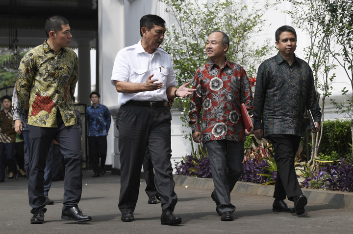 Ia menyebutkan investasi itu akan melalui Grab dan perusahaan lain dengan penyediaan kendaraan listrik yang ramah lingkungan.