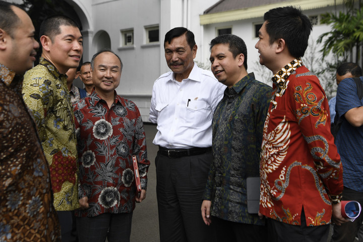 Sementara itu, Menko Kemaritiman Luhut Panjaitan menjelaskan bahwa mereka akan membangun ekosistem transportasi dengan kendaraan bertenaga listrik.