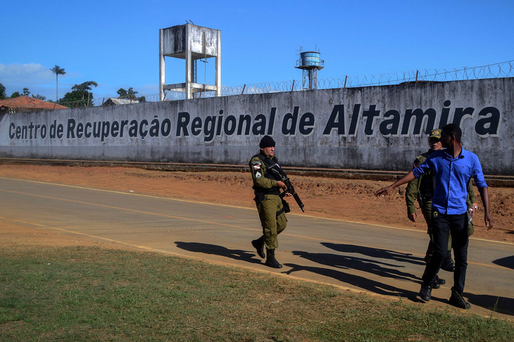 Sedikitnya 57 narapidana tewas dalam kerusuhan di penjara Altamira. Dari jumlah tersebut, 16 korban tewass ditemukan dengan kepala terpenggal, sementara sisanya mati lemas karena ada bagian penjara yang terbajar. Kerusuhan dipicu persaingan antargeng.