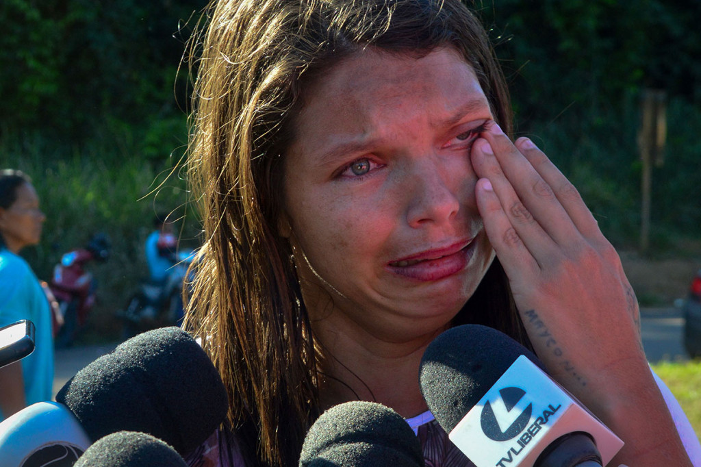 Tidak ada senjata api yang ditemukan di tempat kejadian, tetapi pisau buatan tampaknya telah digunakan dalam perang wilayah, menurut sebuah pernyataan yang dikeluarkan oleh departemen pemasyarakatan. Sementara beberapa mayat belum ditemukan karena hawa panas di dalam beberapa struktur penjara yang terbakar.
