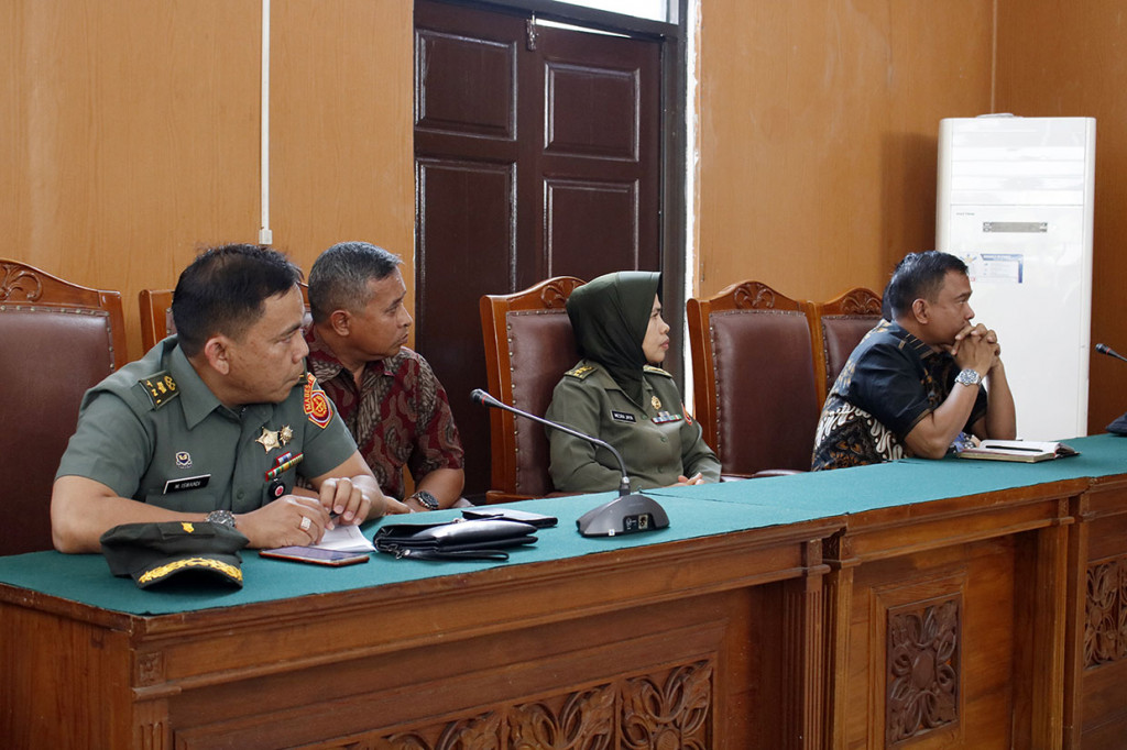 Hakim juga mengatakan penetapan dan penangkapan Kivlan sudah dilengkapi bukti surat penangkapan, surat penyitaan, dan surat penahanan. Hakim mengatakan seluruh dalil permohonan pemohon tidak beralasan. MI/Bary Fathahilah