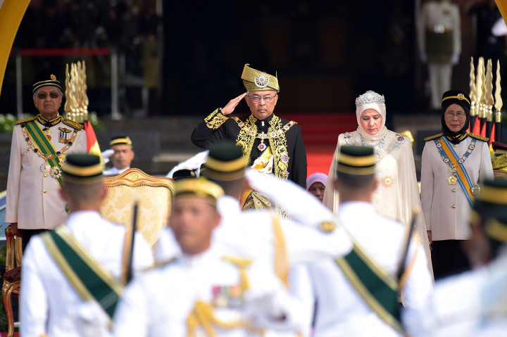 Sultan Abdullah diproklamasikan sebagai Sultan Pahang keenam pada 15 Januari, menggantikan ayahnya. Dia kemudian terpilih sebagai raja ke-16 pada pertemuan khusus Konferensi Penguasa pada 24 Januari dan dilantik pada 31 Januari. Afp Photo/Farhan abdullah