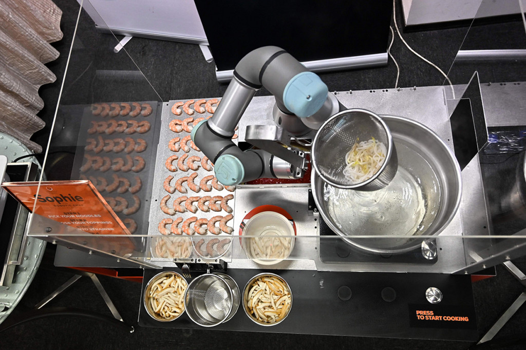 Saat ini, Neo Group belum mengumumkan kisaran harga sewa robot canggih ini. Namun, perusahaan berencana membuat beberapa robot serupa untuk menu yang berbeda.
