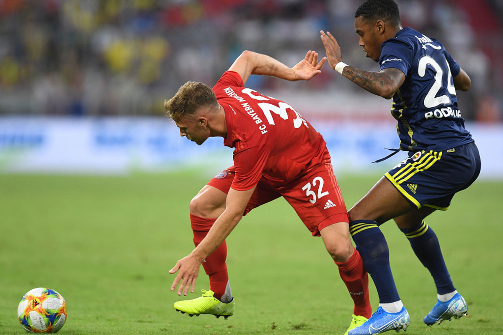 Bayern Muenchen yang turun dengan pemain-pemain terbaiknya berhasil menguasai jalannya laga sejak wasit meniup peluit tanda pertandingan dimulai.