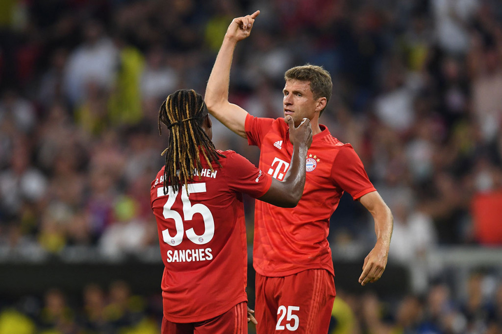 Kesalahan pemain belakang Fenerbahce dimanfaatkan Thomas Mueller untuk  memperbesar keunggulan Muenchen menjadi 3-0 pada menit ke-31.