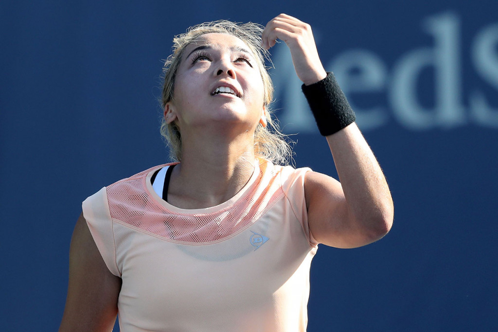 Kesalahan ganda yang dilakukan Gauff membuat Diyas mencatat poin kemenangan pada set kedua. Setelah ini Gauff tak bisa lagi menembus untuk menyerah 2-6.   