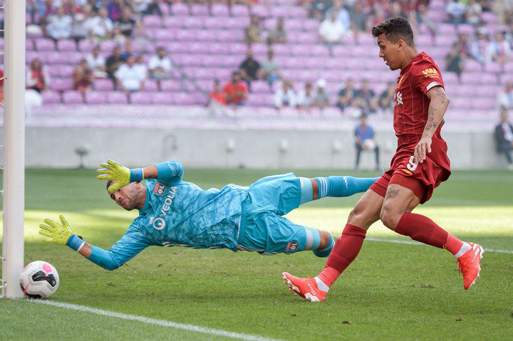 The Red bereaksi dan mendapat peluang emas lewat Roberto Firmino dua menit kemudian. Namun digagalkan oleh kesigapan penjaga gawang Lyon Anthony Lopes. Liverpool kemudian mampu membalikkan keadaan lewat Firmino pada menit ke-17 dan gol bunuh diri Joachkim Andersen pada menit ke-22.