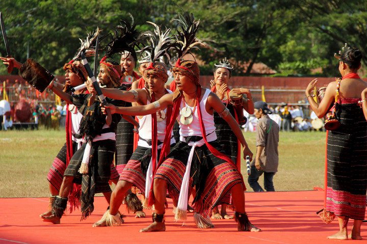 Polewali Mandar Internasional Folk Art Festival diselenggarakan dalam ajang promosi pariwisata, seni, budaya dan kuliner yang berlangsung pada tanggal 1-7 Agustus.