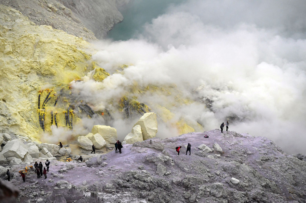 Bidang Konservasi dan Sumber Daya Alam (BKSDA) wilayah 3 Jember, Jawa Timur, akan menutup Kawasan Wisata Gunung Kawah Ijen sehari di setiap awal bulannya selama 2019. 