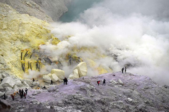 Bidang Konservasi dan Sumber Daya Alam (BKSDA) wilayah 3 Jember, Jawa Timur, akan menutup Kawasan Wisata Gunung Kawah Ijen sehari di setiap awal bulannya selama 2019. 