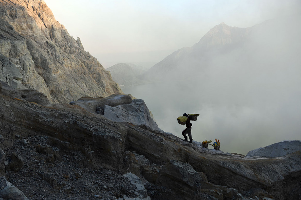 Penutupan Kawasan Wisata Alam Kawah Ijen yang dilakukan pada hari Jumat minggu pertama selama 2019 itu dilakukan untuk pembersihan sekaligus pemulihan ekosistem gunung tersebut.
