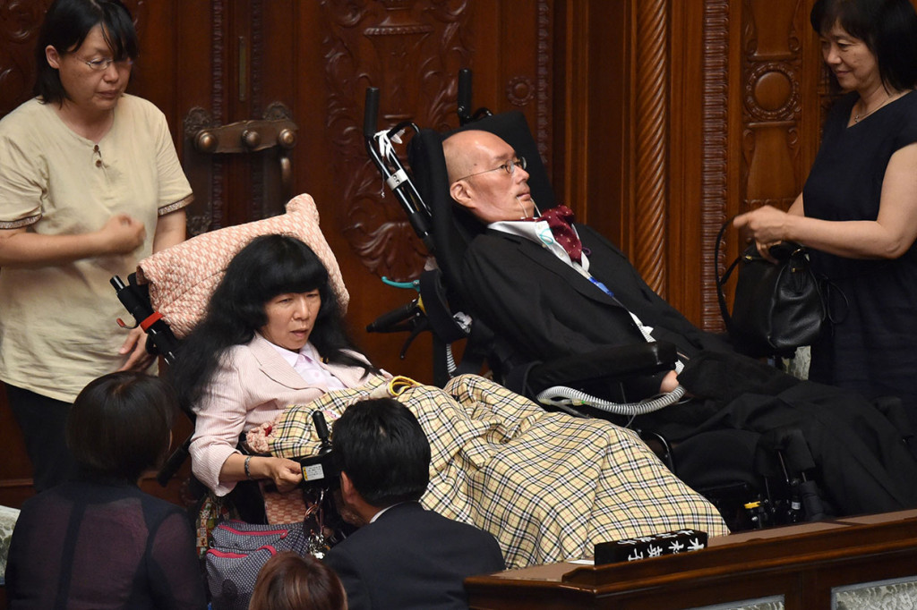 Keduanya sama-sama bergantung pada pengasuh untuk beraktivitas, dan terpilihnya Funago dan Kimura merupakan langkah besar untuk merepresentasikan penyandang disabilitas di negara tersebut.