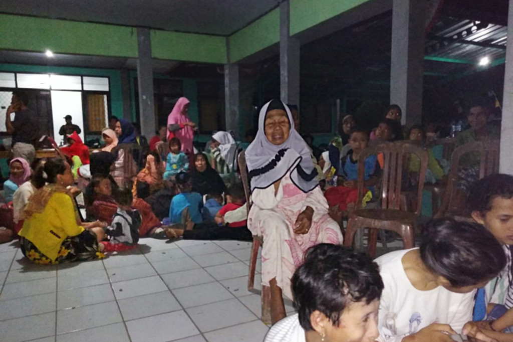 Gempa bumi dengan magnitudo 7,4 SR dirasakan warga di Wilayah Banten pada pukul 19.03 WIB. BMKG  juga sempat mengeluarkan peringatan dini tsunami. Antara Foto/Weli Ayu Rejeki