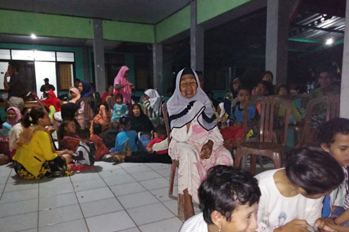 Gempa bumi dengan magnitudo 7,4 SR dirasakan warga di Wilayah Banten pada pukul 19.03 WIB. BMKG  juga sempat mengeluarkan peringatan dini tsunami. Antara Foto/Weli Ayu Rejeki