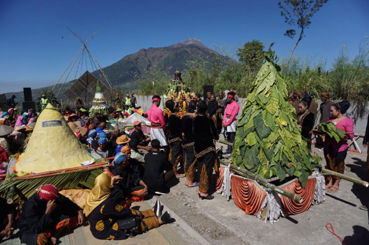 Menurut Kepala Dinas Pendidikan dan Kebudayaan (Disdikbud) Kabupaten Boyolali Darmanto upacara Tungguk Tembakau merupakan tradisi yang digelar setiap tahun mengawali panen tanaman tembakau di daerahnya. 