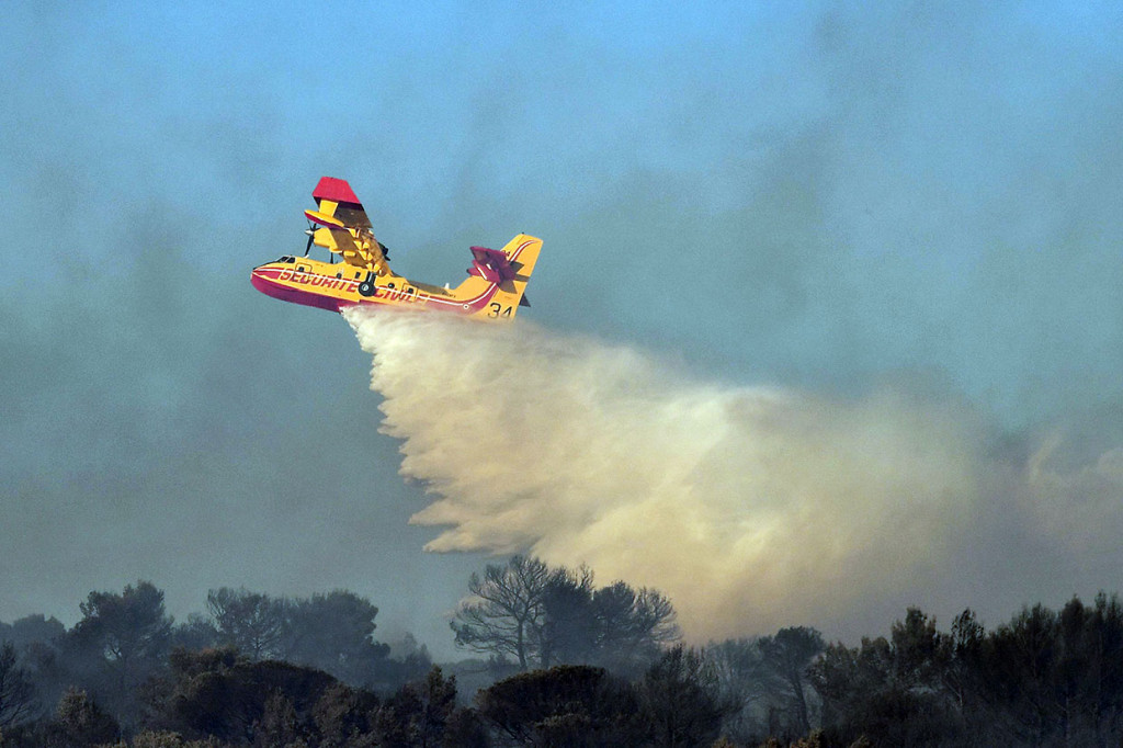Kecelakaan itu terjadi sekitar pukul 17.20 (1520 GMT) dan penyelidikan segera diluncurkan, menurut jaksa penuntut daerah. 
