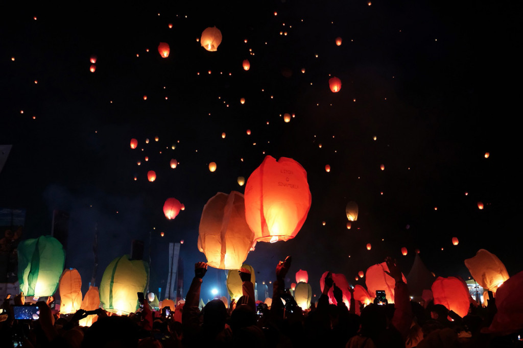 Penerbangan lampion harapan dalam rangkaian Dieng Culture Festival 2019 tersebut diikuti ribuan pengunjung yang datang dari berbagai daerah di Indonesia.