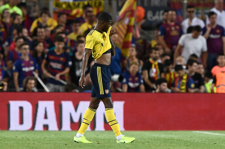 Barcelona mampu membalikkan keadaan pada babak kedua berkat gol bunuh diri Maitland-Niles pada menit 69 dan aksi Luis Suarez di menit 90.