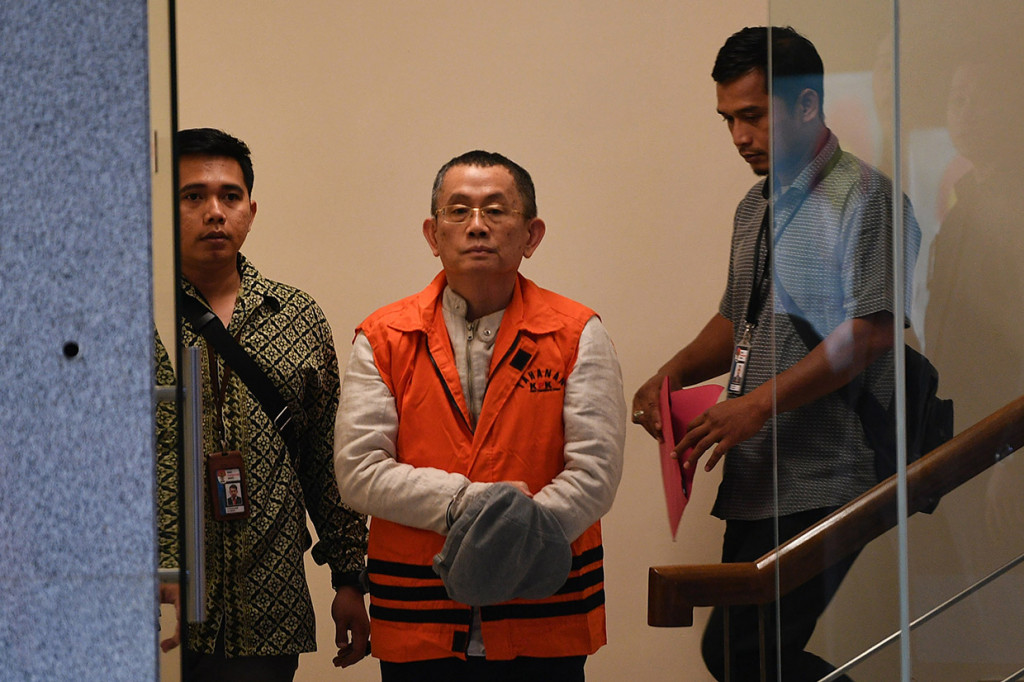 KPK menahan Simon Susilo sebagai tersangka kasus pengadaan barang dan jasa di lingkungan pemerintah Kabupaten Lampung Tengah tahun anggaran 2018.