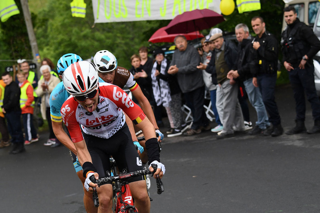 Portal berita Polandia Onet melaporkan bahwa Lambrecht menabrak struktur beton sekitar 30 km pertama balapan setelah hujan mengguyur lintasan balapan. 