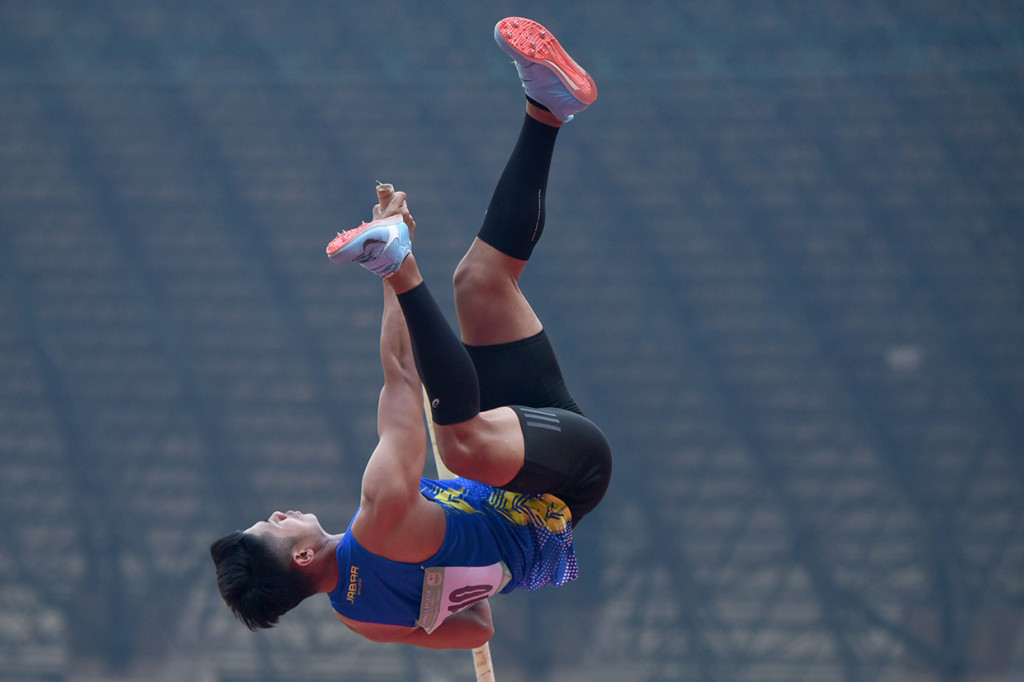 Atlet asal Jawa Barat Idan Fauzan menempati urutan pertama medali emas dengan ketinggian lompatan 5 meter, disusul urutan kedua medali perak atlet asal DKI Jakarta Danar Fajri Akbar dengan ketinggian lompatan 4.60 meter dan posisi ketiga medali perunggu diraih atlet asal Jawa Barat Alif M. Baskara dengan ketinggian lompatan 4,60 meter. Antara Foto/M Risyal Hidayat