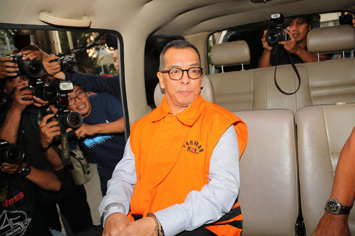 Untuk diketahui, KPK pada Rabu telah menetapkan keduanya sebagai tersangka tindak pidana pencucian uang (TPPU). Kasus TPPU tersebut merupakan pengembangan dari kasus suap terkait pengadaan pesawat dan mesin pesawat dari Airbus S.A.S dan Rolls-Royce P.L.C pada PT Garuda Indonesia. Sebelumnya KPK pada 16 Januari 2017 telah menetapkan Emirsyah dan Soetikno sebagai tersangka kasus dugaan suap pengadaan pesawat dan mesin dari Airbus S.A.S dan Rolls-Royce P.L.C pada PT Garuda Indonesia. Emirsyah diduga menerima suap dari Soetikno sebesar 1,2 juta euro dan USD180 ribu atau setara Rp20 miliar. Antara Foto/Reno Esnir