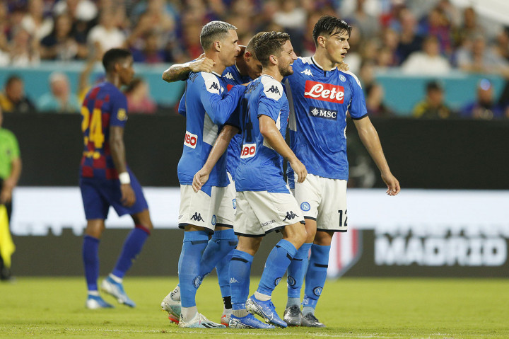 Tiga menit menjelang jeda Napoli menyamakan kedudukan menjadi 1-1 setelah Samuel Umtiti membuat gol bunuh diri.