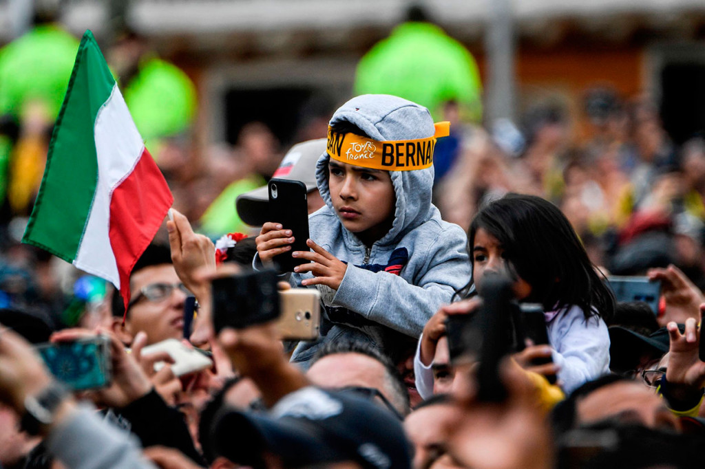 Para pembalap Kolombia yang terbiasa mengayuh sepeda pada udara terbatas di ketinggian, memang terkenal tangguh di Tour de France.    Rigoberto Uran dan Nairo Quintana juga turut membalap tahun ini. Quintana, juara Giro d'Italia dan Vuelta a Espana, adalah runner-up Tour de France 2013 dan 2015.  