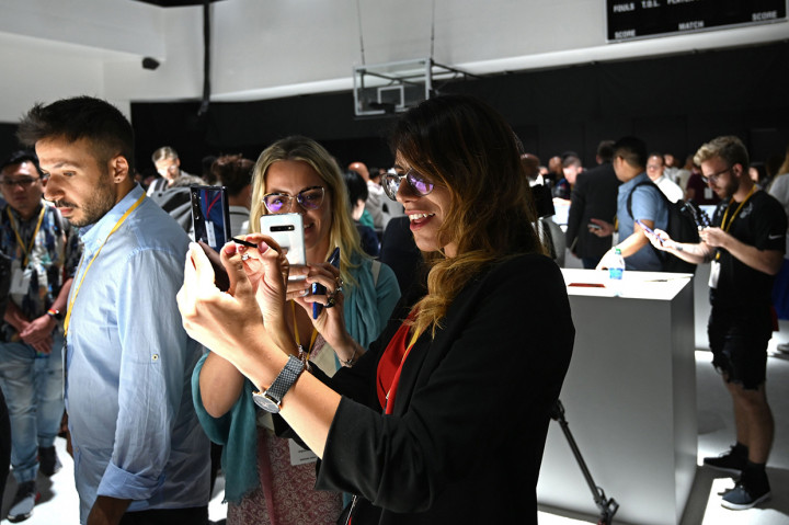 Stylus S Pen selalu jadi ciri khas seri Galaxy Note. S Pen pada Galaxy Note 10 dan Galaxy Note 10 Plus hadir dengan fitur terbaru. Afp Photo/Timothy A.Clary
