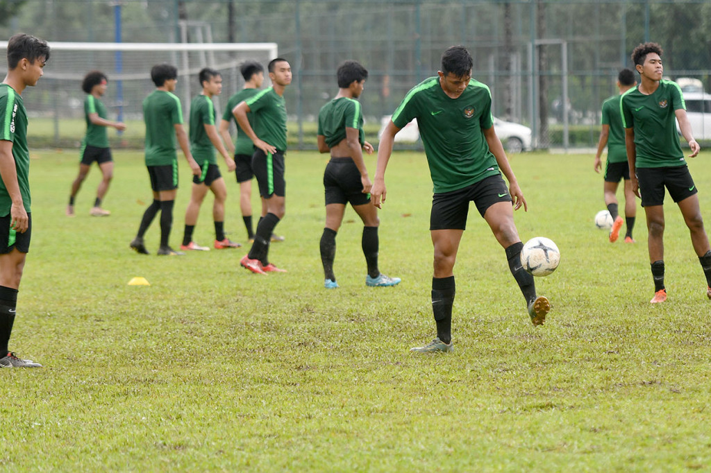 Sejumlah pesepakbola Timnas U-18 Indonesia melakukan latihan di Lapangan Becamex Binh Duong, Vietnam, Jumat, 9 Agustus 2019. 