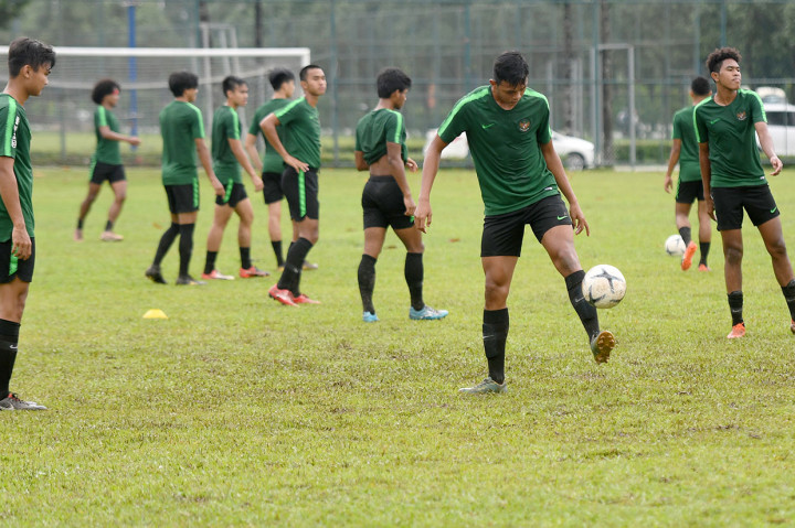 Sejumlah pesepakbola Timnas U-18 Indonesia melakukan latihan di Lapangan Becamex Binh Duong, Vietnam, Jumat, 9 Agustus 2019. 