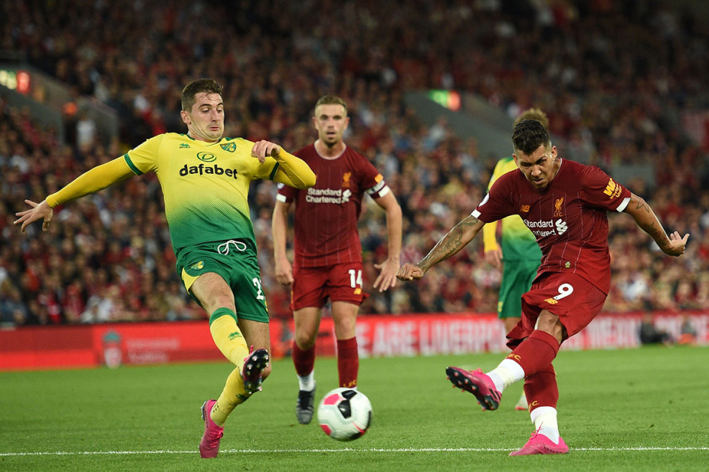 Liverpool mendominasi jalannya pertandingan sejak awal laga. Beberapa peluang diciptakan para pemain tuan rumah, namun belum berbuah gol. Norwich City, tim yang baru promosi juga sekali-sekali membahayakan gawang The Red yang dijaga Alisson Becker.