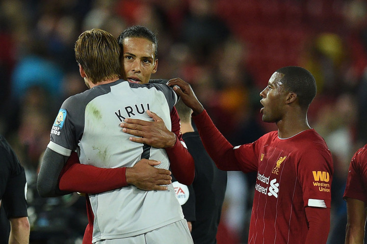 Skor 4-1 bertahan hingga laga usai, dan membuat The Red untuk sementara memuncaki klasemen Liga Primer.