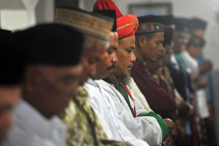 Jemaah Tarekat Naqsabandiyah melaksanakan Salat Iduladha di Mushalla Baitul Makmur, Pauh, Padang, Sumatera Barat, Sabtu, 10 Agustus 2019.