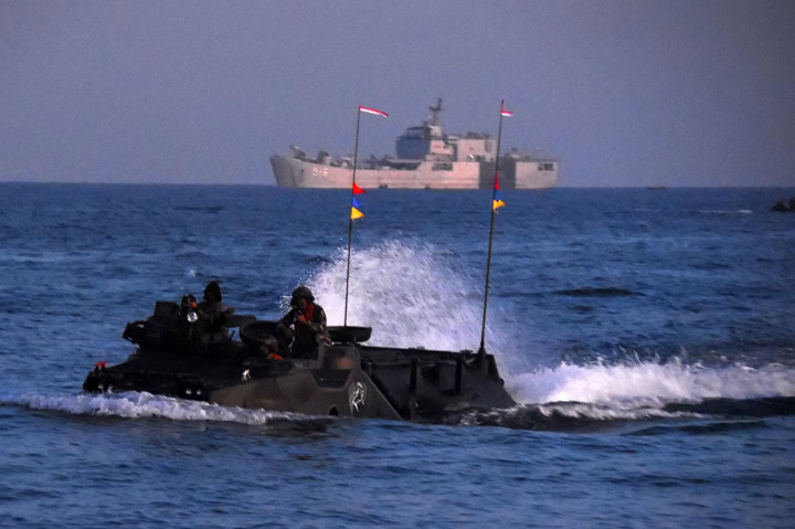 Untuk menghancurkan posisi musuh, ribuan roket diluncurkan menggunakan MLRS (Multiple Launch Rocket System) RM70. Sekali tembakkan sekitar 40 roket mampu menghancurkan wilayah seluas tiga hektar.